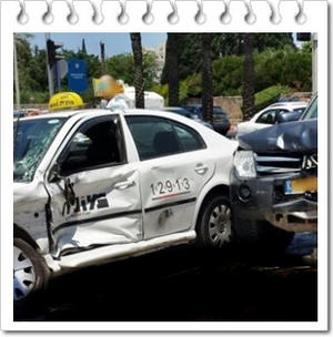 התנגשות צידית של כלי רכב. מתוך תצלום של אור ירוק