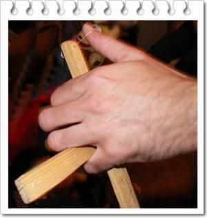 צילום אילוסטרציה של מפעיל בובות על חוט