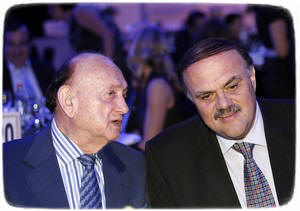 לוי יצחק רחמני עם בנו נגה רחמני, צילום מלי גולדפרב